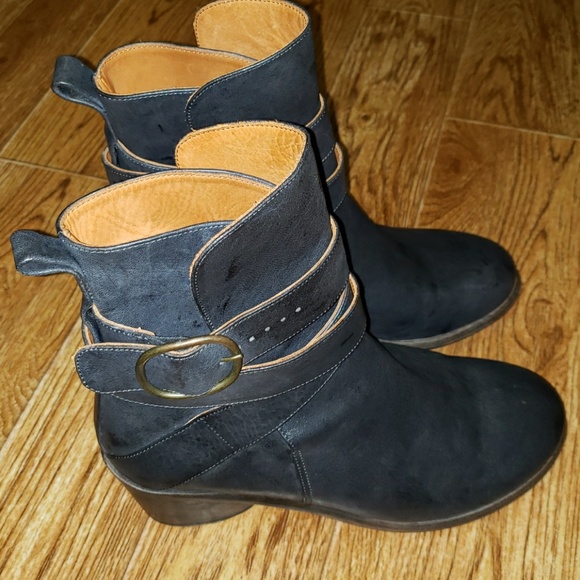 P. Monjo Shoes - 🎉 P. Monjo wrap buckle boots